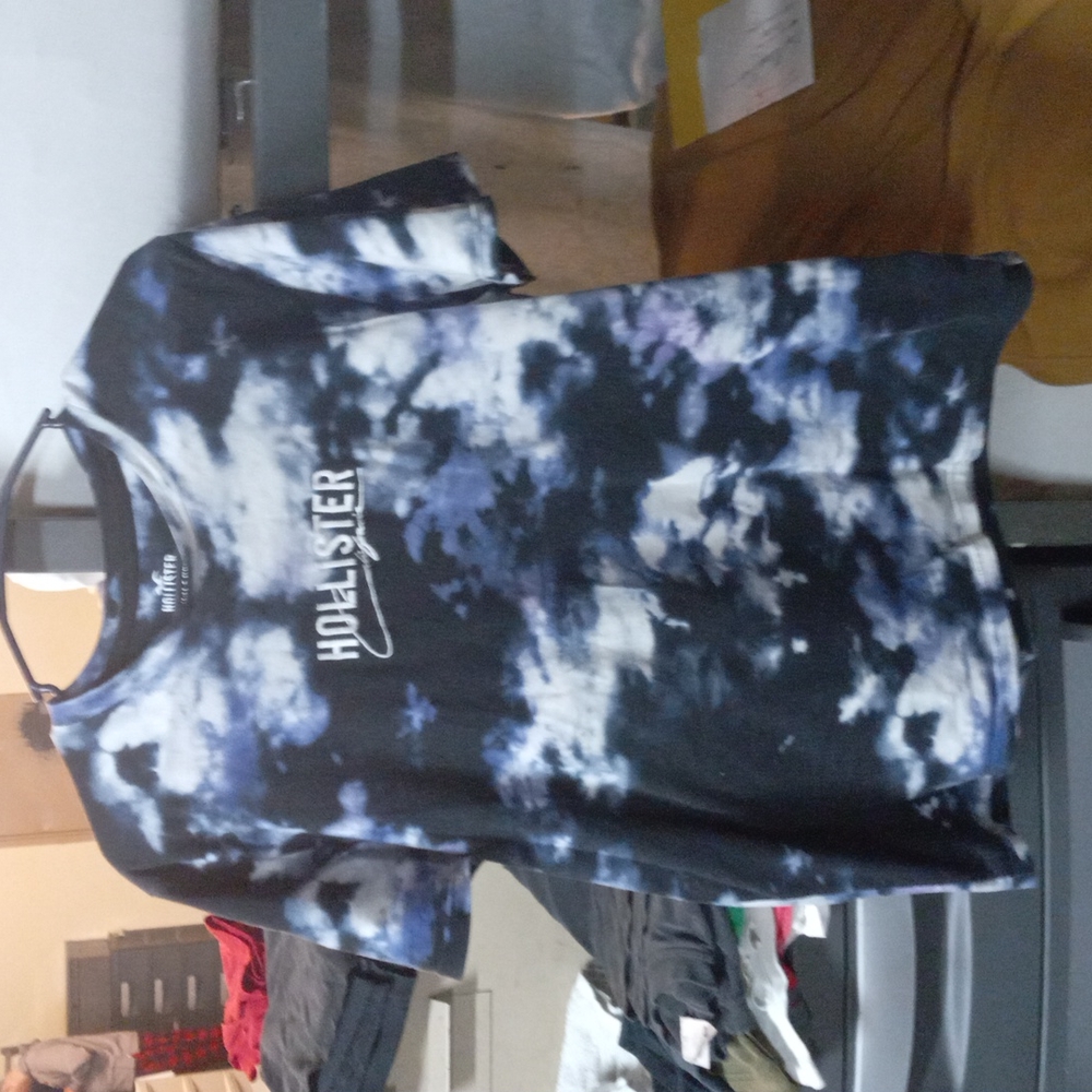 Hollister extra large shirt